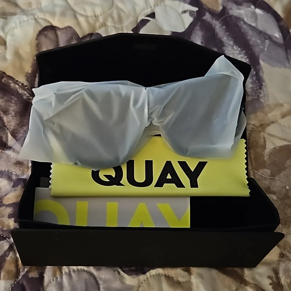 NWT Quay Australia Sunglasses By The Way Oversized Black Smoke - Picture 4 of 8